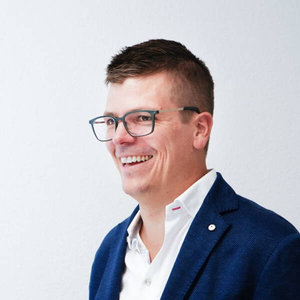 Robert Lona Robert Lona