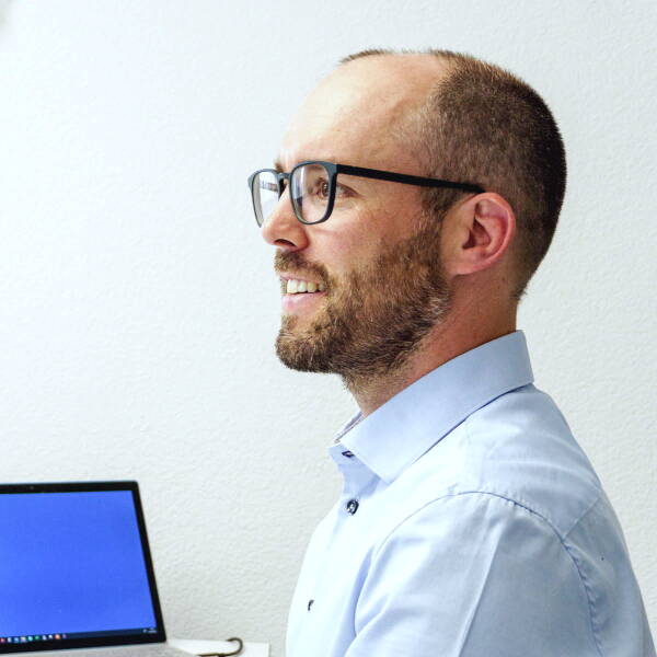 Robert Lona Robert Lona